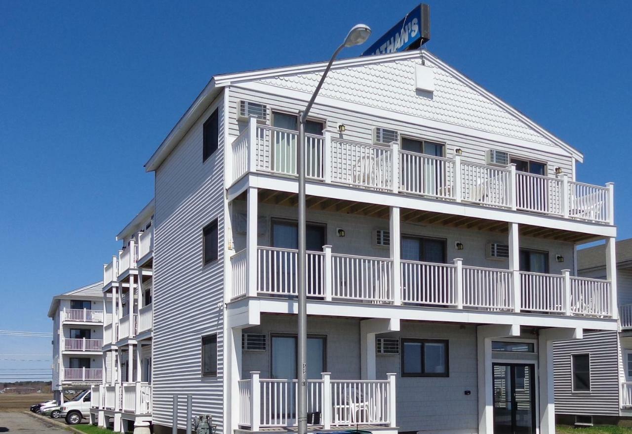 Jonathan'S On The Oceanfront Hampton Exterior photo