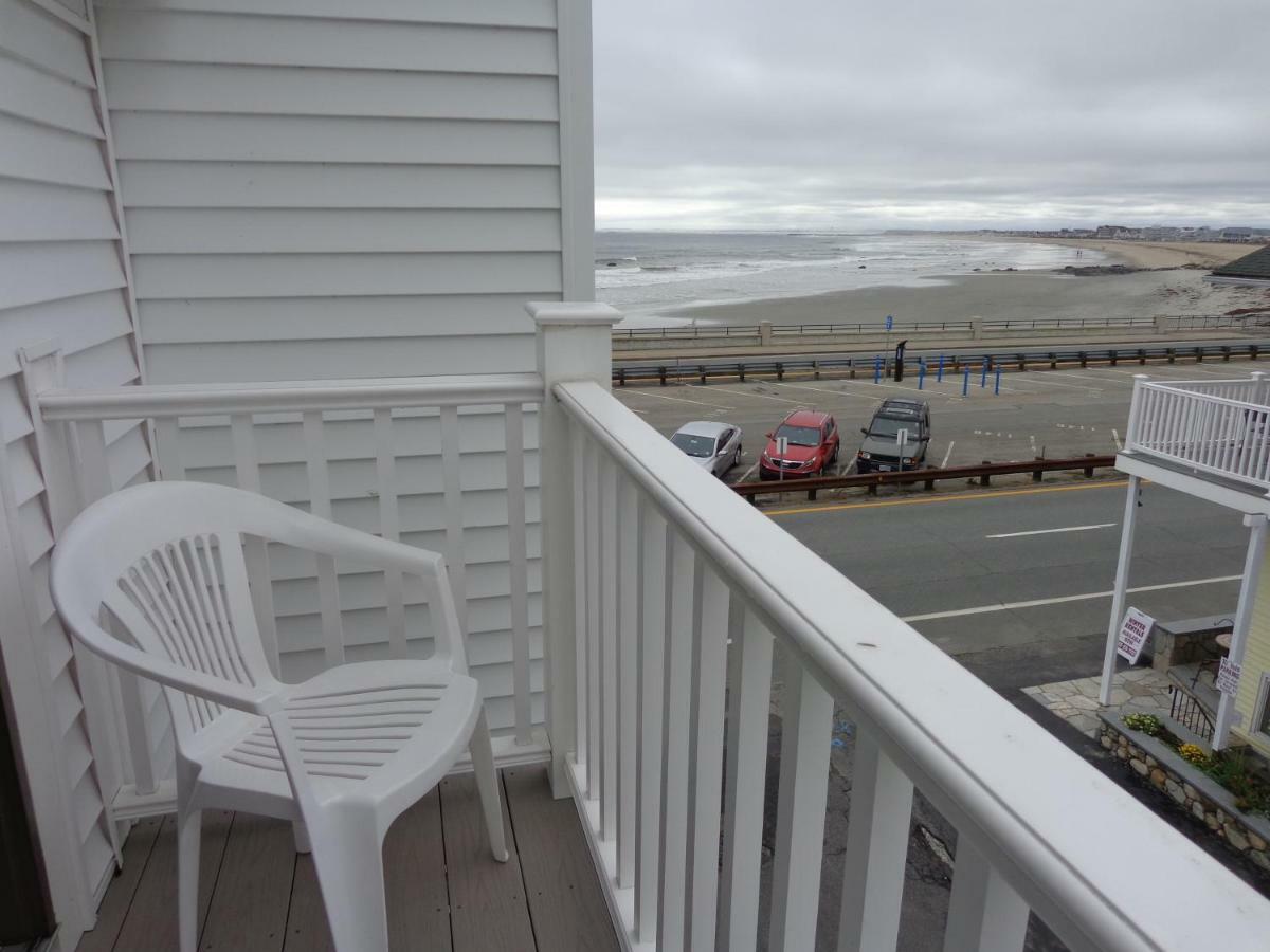 Jonathan'S On The Oceanfront Hampton Exterior photo